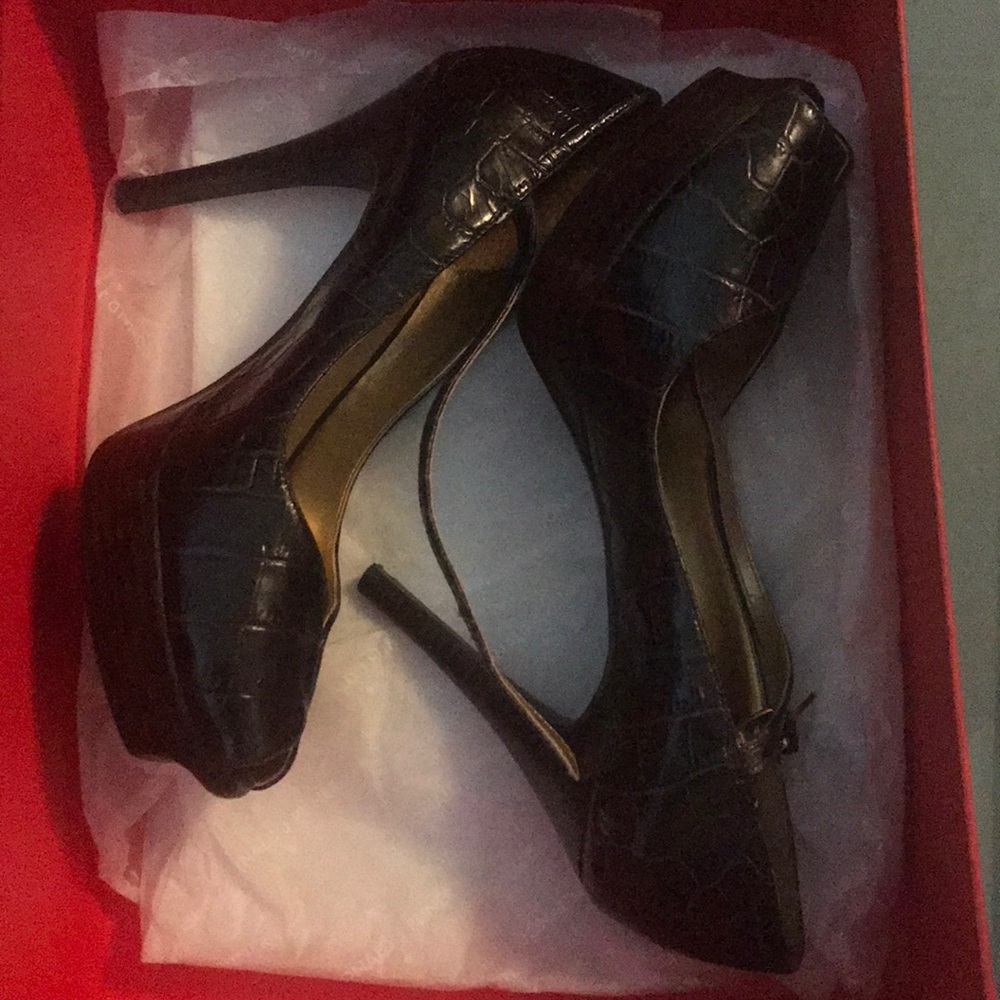 Stacked high heel chocolate brown Guess sandals